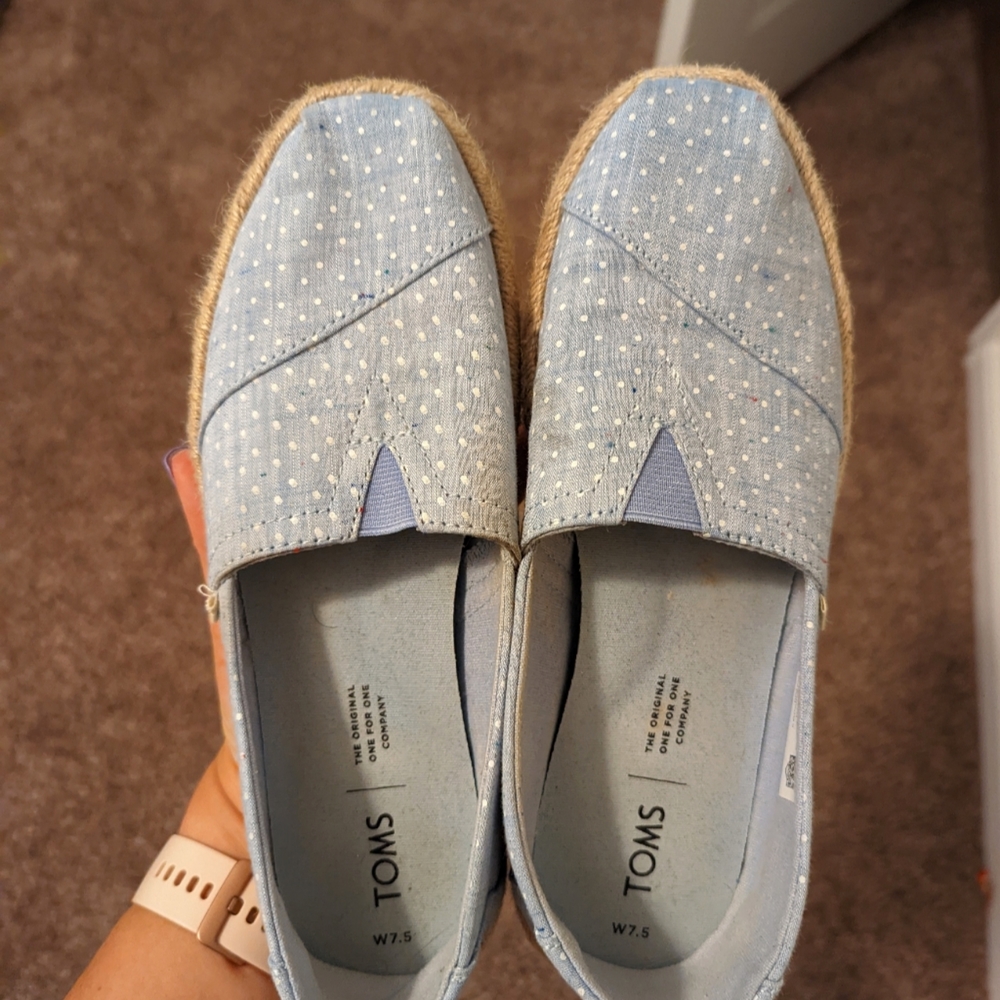 Women's TOMS size 7.5